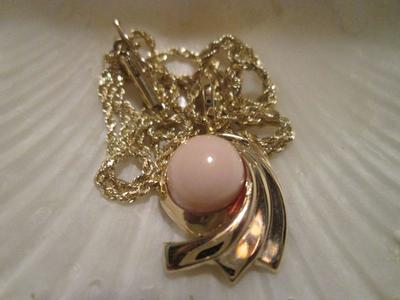 Pink Conch Pearl Pendant with 20