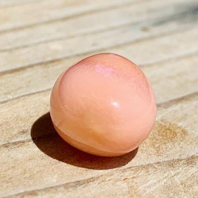 Pink Conch Pearl with Flame 9+ carats - Rare and Exquisite