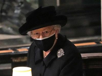 Queen Elizabeth with Richmond Brooch