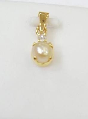 Salt Water Natural Pearl Pendant with Diamond