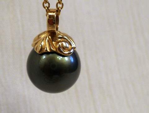 Tahitian Black Cultured Pearl Pendant