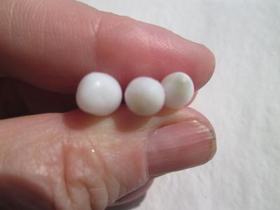 Three Drop Clam Pearls 14 carats - Total for Sale