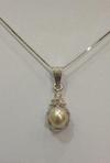 Natural pearl pendant with Diamonds 