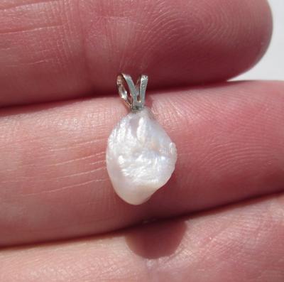USA Natural Freshwater Baroque Pearl Pendant 10mm