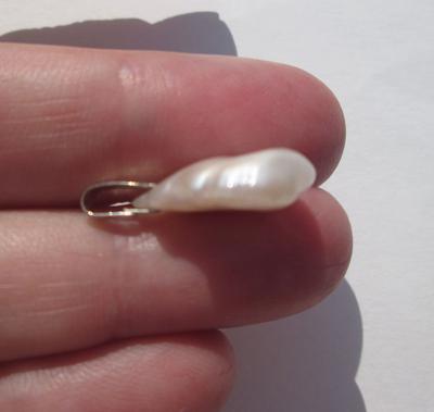  Natural Freshwater Baroque Pearl Pendant 7+ carats 17mm