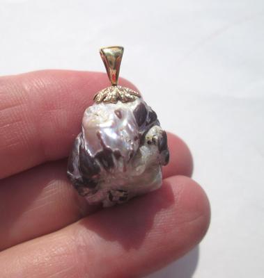 USA Natural Freshwater Multi-Colored Pearl Pendant 28 carats