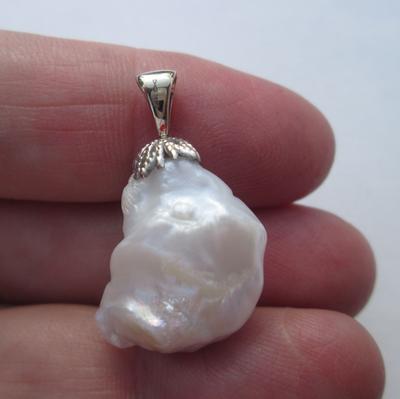 USA Natural Freshwater Pearl Pendant 24 carats 14k Gold