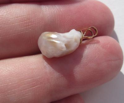 USA Natural Pearl 5+ carat Pendant 14k Gold Baroque