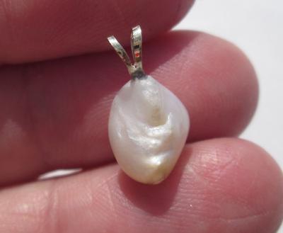 USA Natural Pearl Freshwater 3+ carats Baroque Pendant