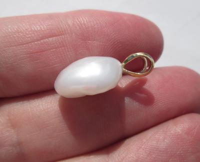 USA Natural Pearl Freshwater Pendant 10 carats 14k Gold
