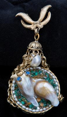 Walrus Pearl Jewel by Lyn Punkari