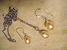 White Pearl Drop Set