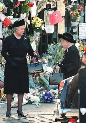 Both Queen Elizabeth II and the Queen Mother wore pearls to the funeral of Diana, Princess of Wales at Westminster Abbey in 1997. AFP