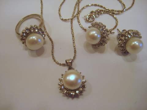 4 Piece Pearl Set