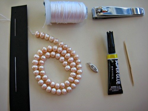 Learn how to knot pearls or restring pearlsyes, it's possible!