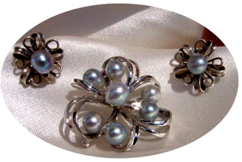 Baroque cultured pearls