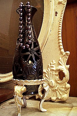 Fancy Frame Black Pearls Oaxaca Vase