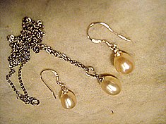 White Pearl Drop Set White Pearl Drop Set